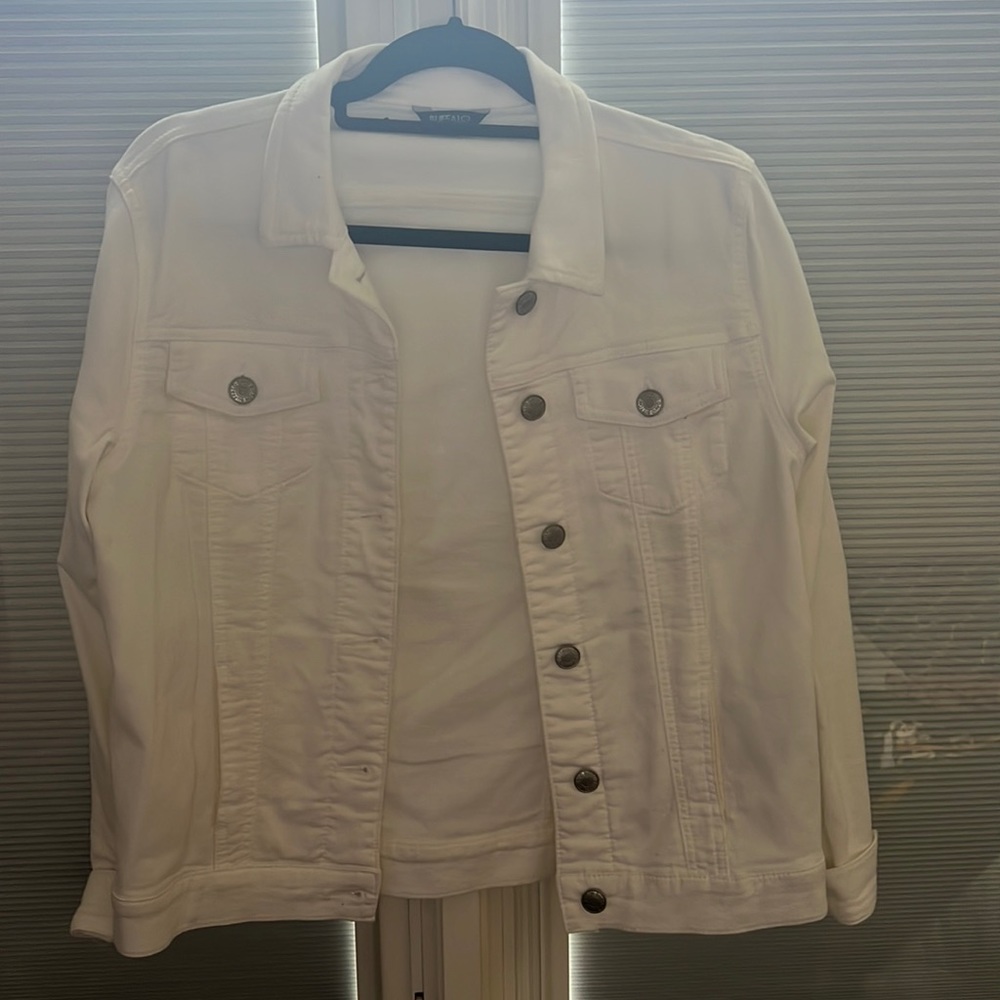 Women’s white jean jacket